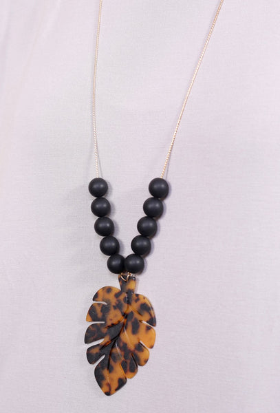 Delicate chain w/ matte beads and resin palm